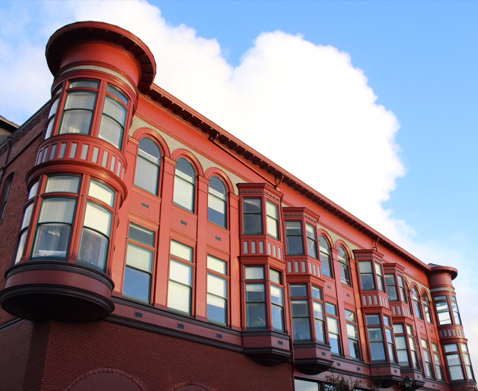 The historic Carson Block Building in Old Town Eureka, an ornate red Victorian commercial building from 1892. Photo by Marlee Mansfield, CC BY-SA 4.0